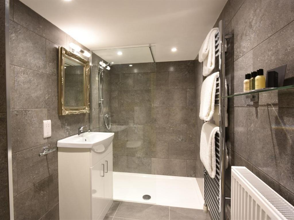 Double or Twin Room with Private Bathroom