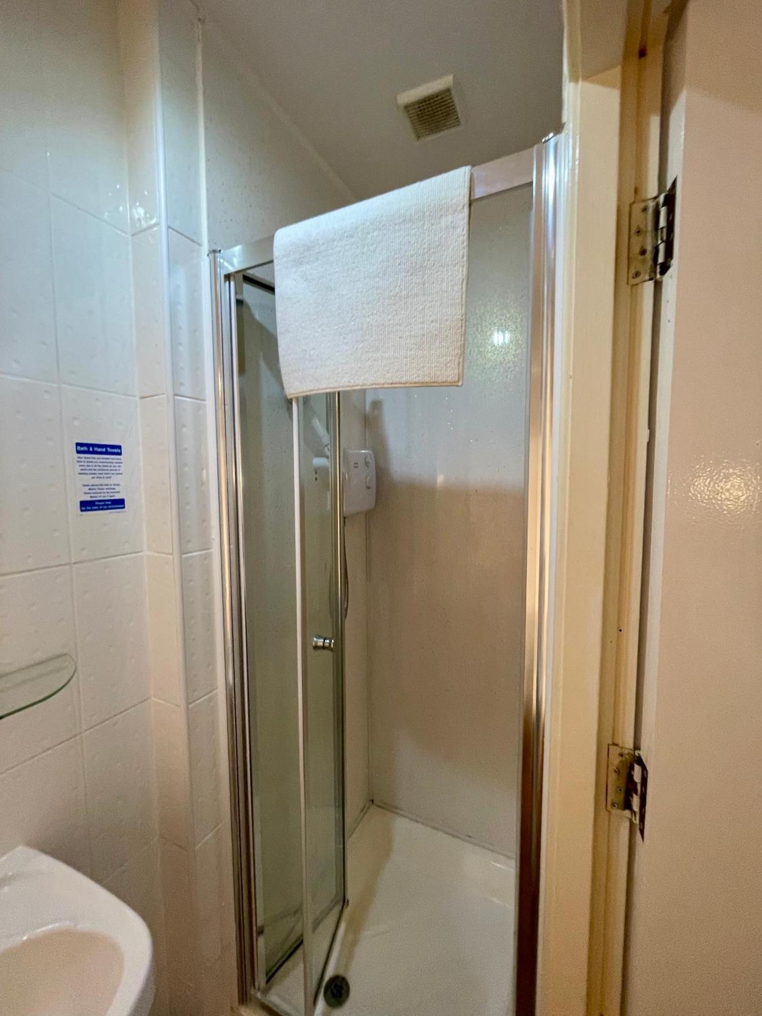 Double Room,1756472098:JPEG