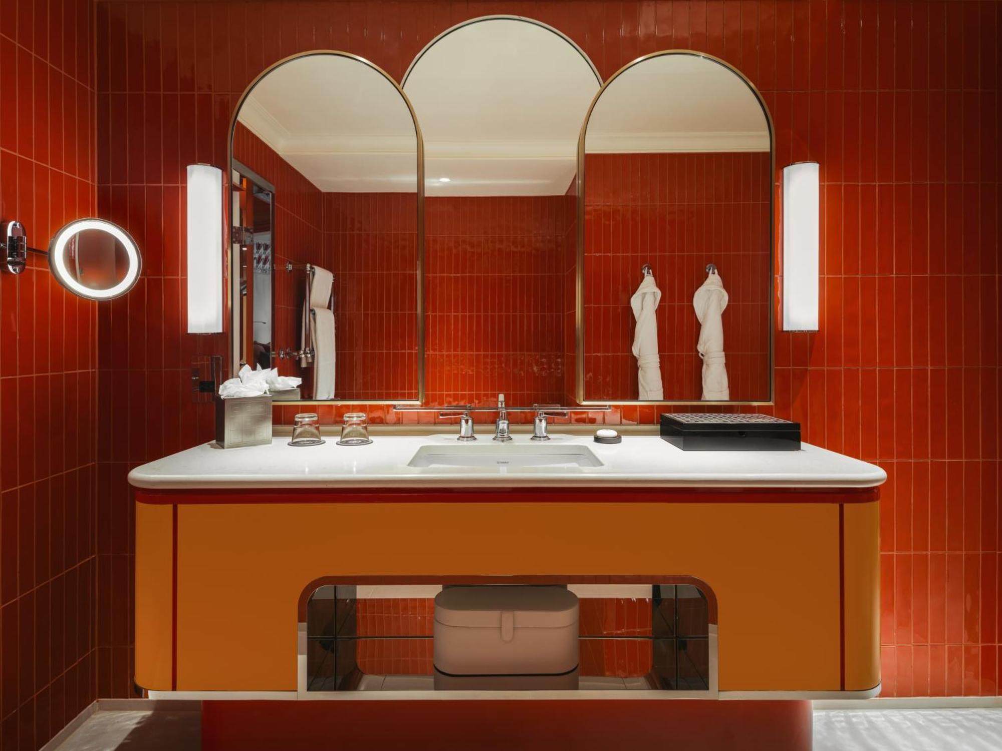 Suite 70 avec Coin Salon et Repas Séparés - Vue sur Waterloo Place