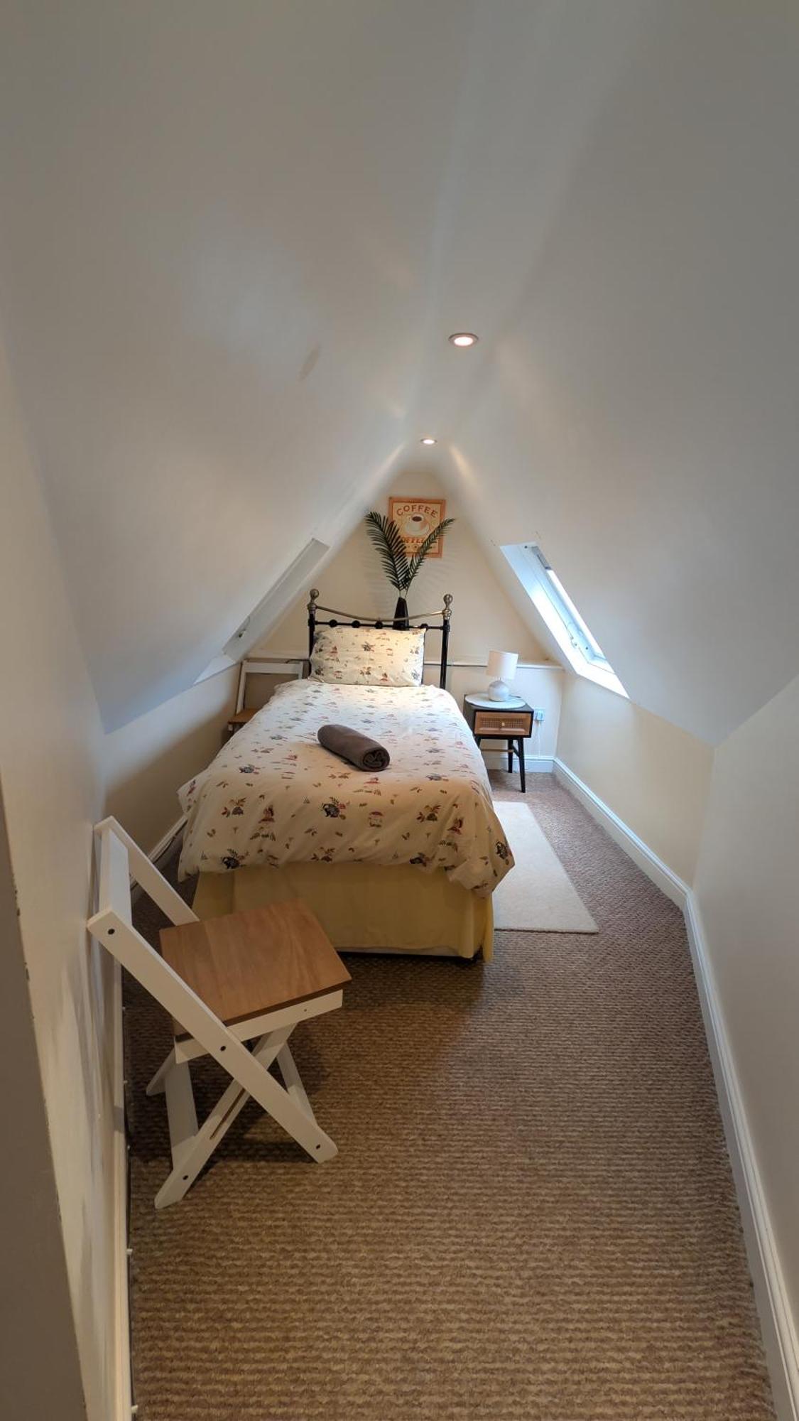 Single Room,1756517732:JPEG