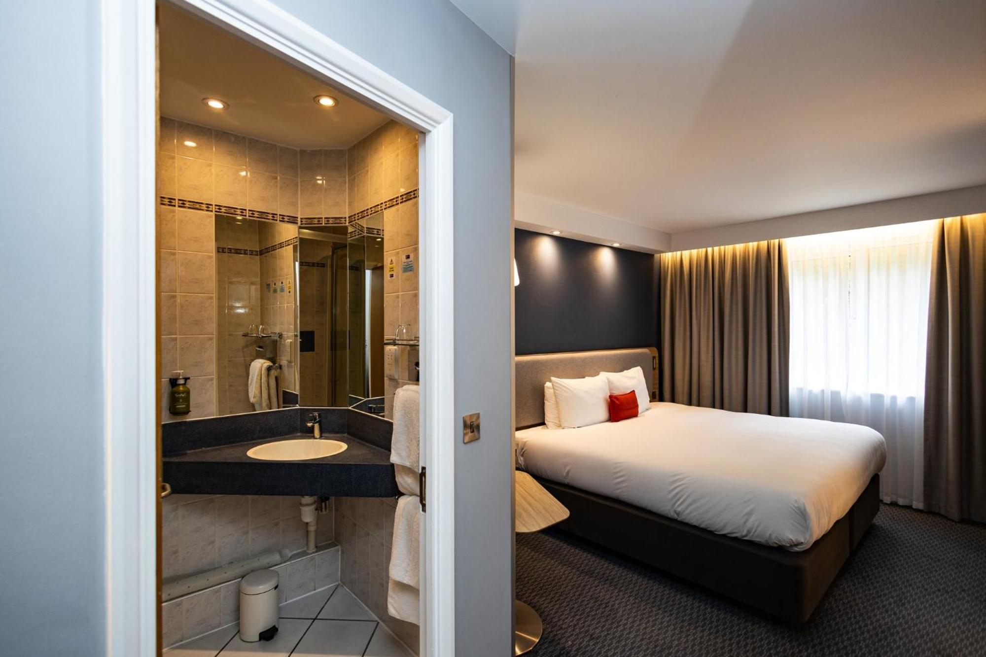 Standard King Room Upper Floor Hot