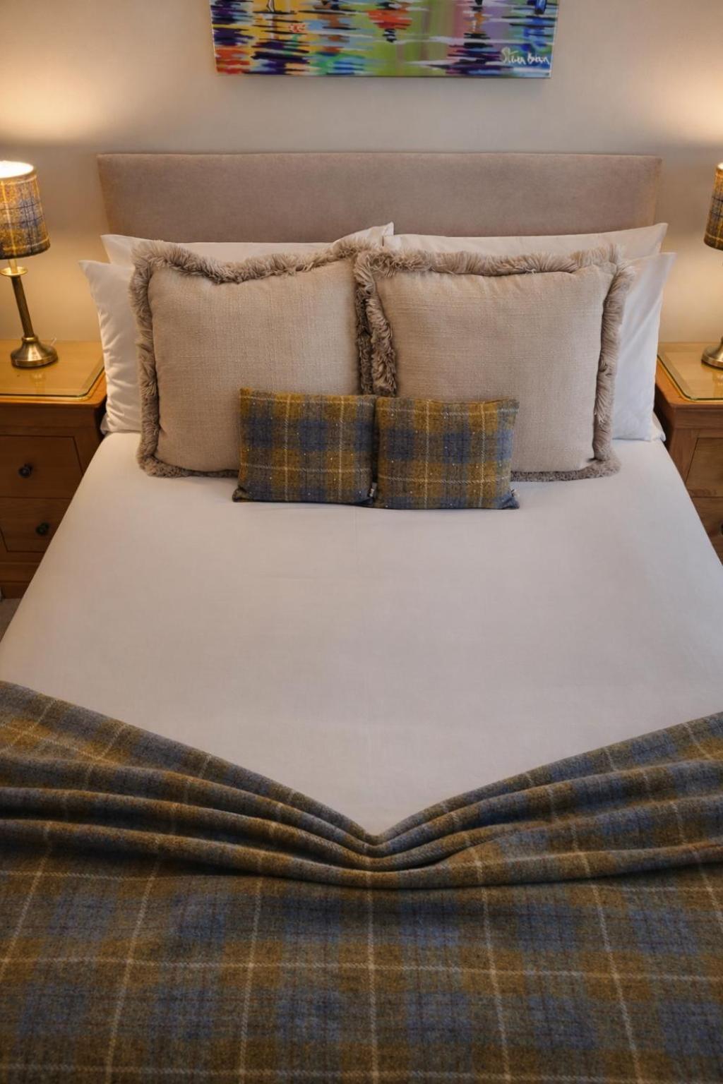 Small Double Room with Private External Bathroom,1758373288:JPEG