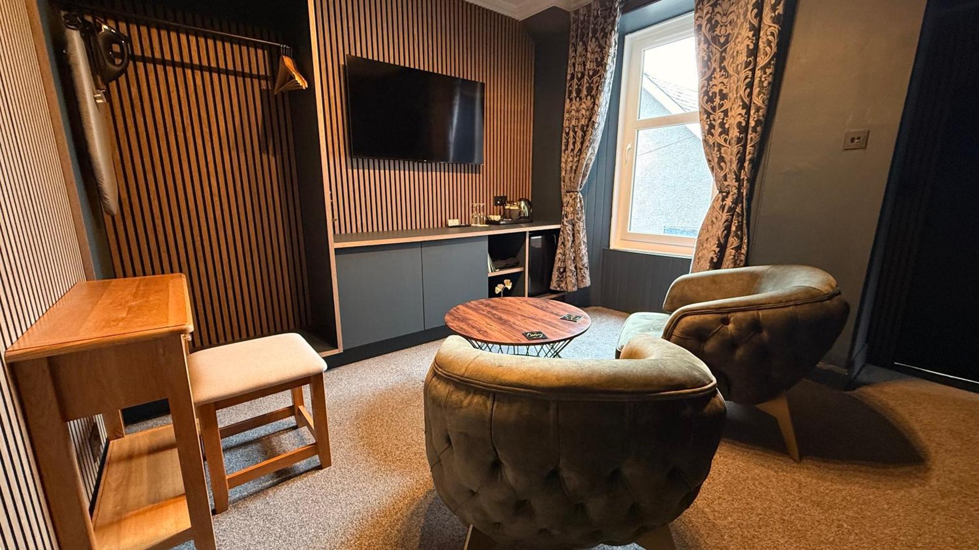 Junior Suite,1765825053:JPEG
