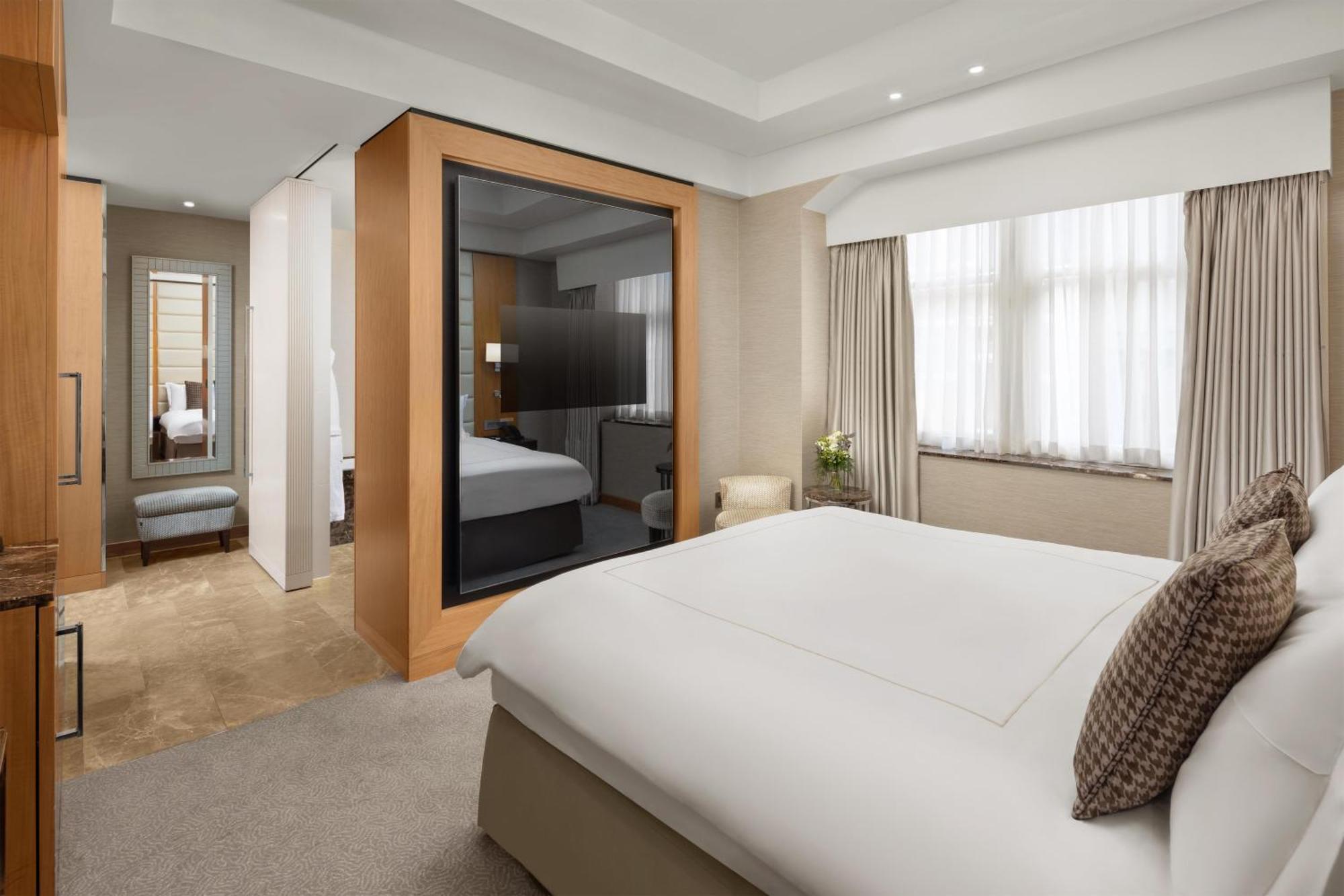 Deluxe King Room,1765869638:JPEG