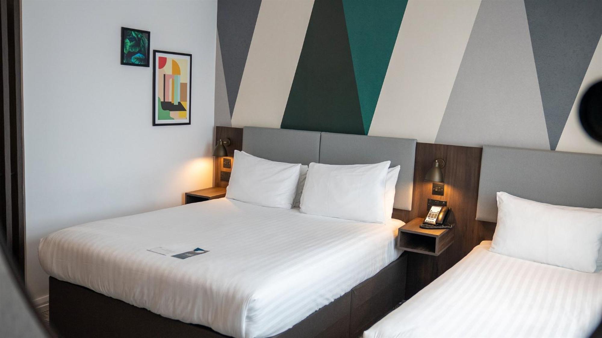 Standard Zimmer mit Doppelbett und Einzelbett