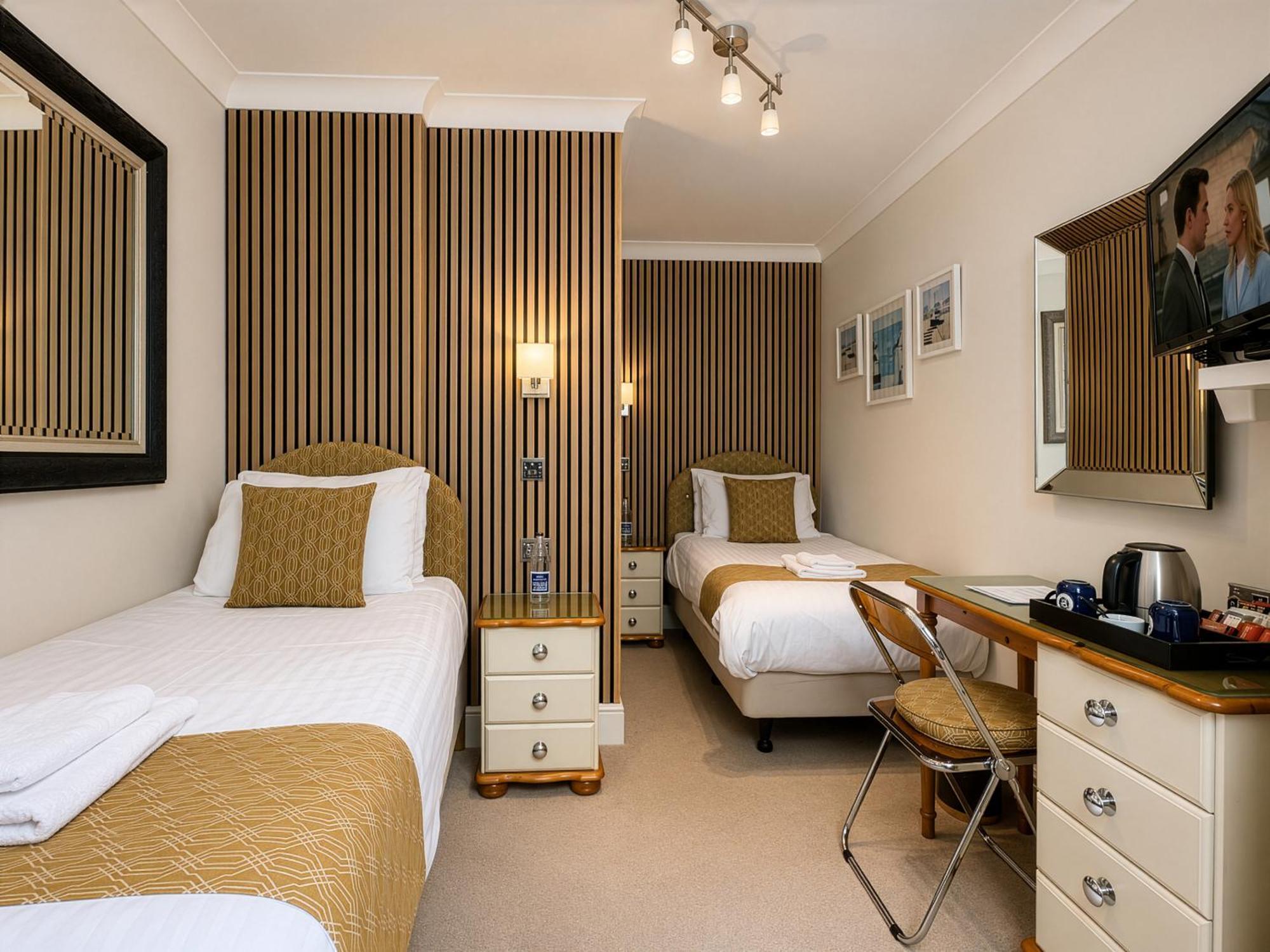 Compact Twin Room
