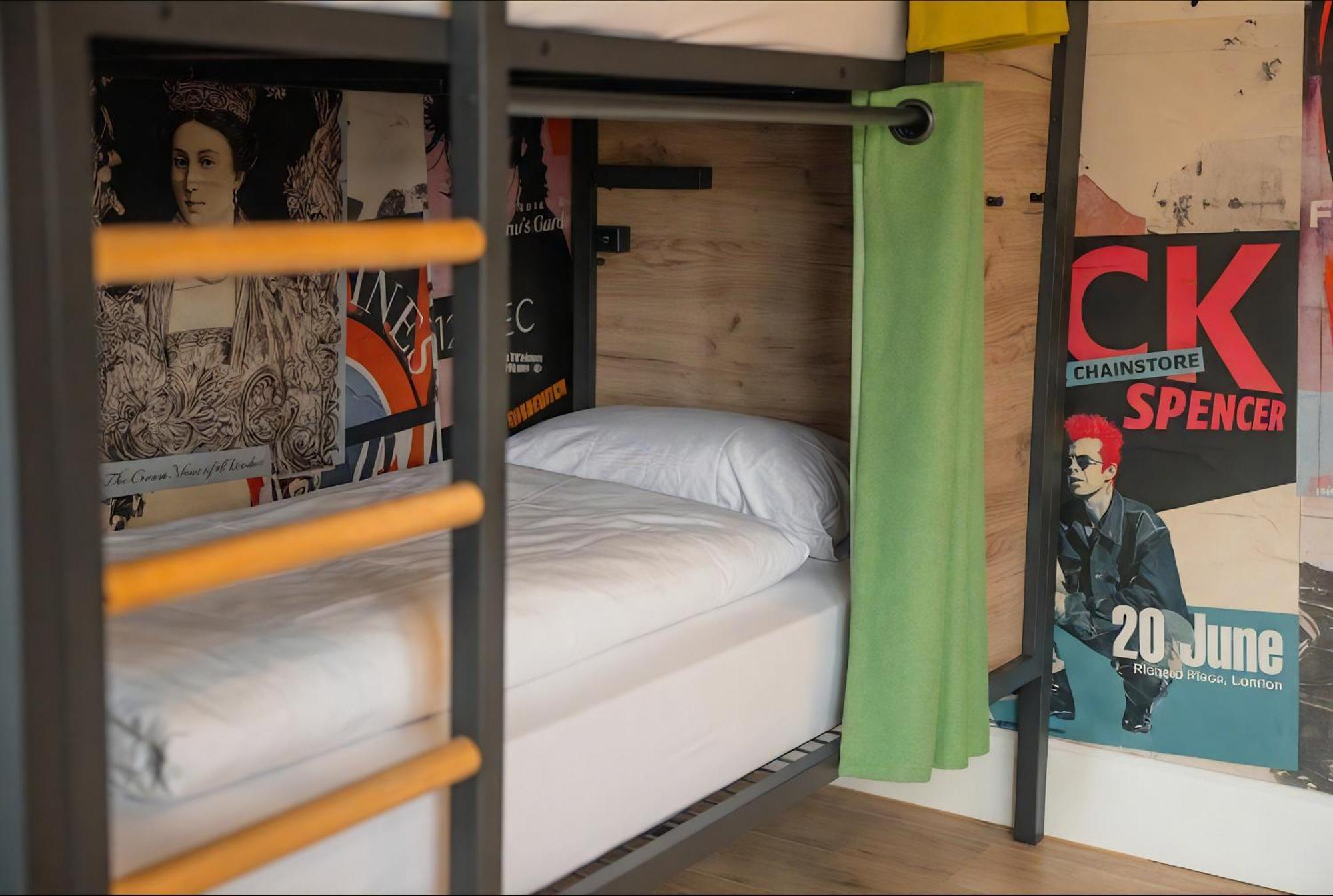 Cama em Dormitório com 6 Camas