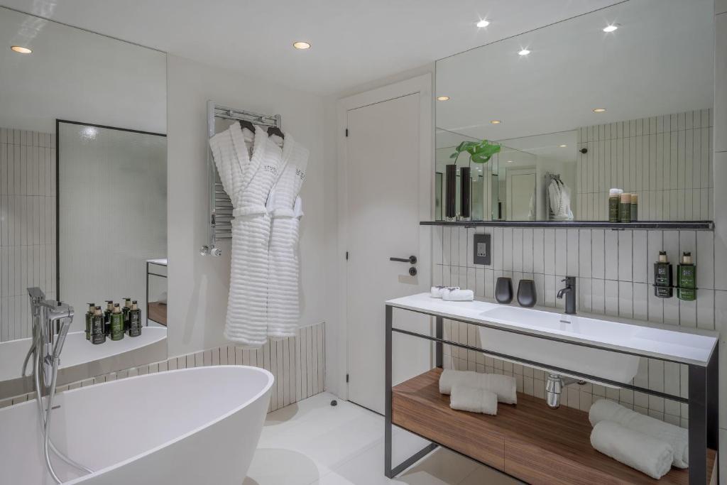 The Level Suite met 2 Slaapkamers en Toegang tot de Executive Lounge