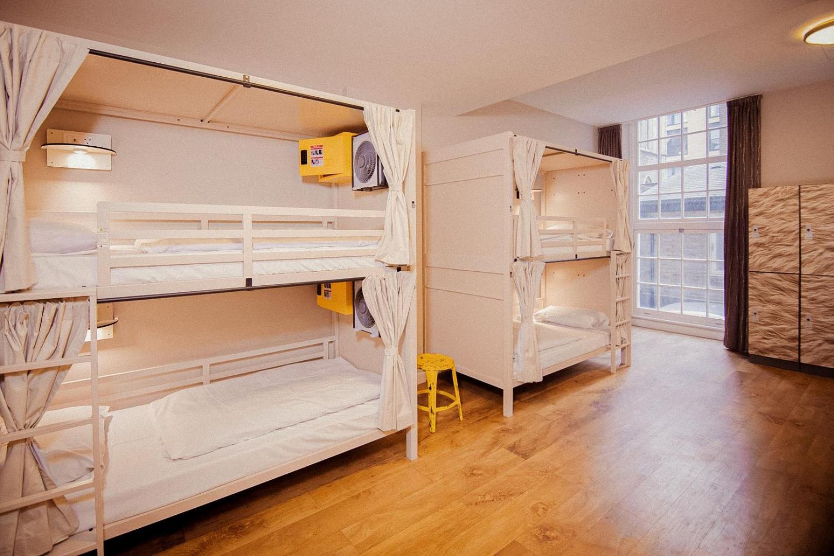 Cama em Dormitório Misto com 6 Camas
