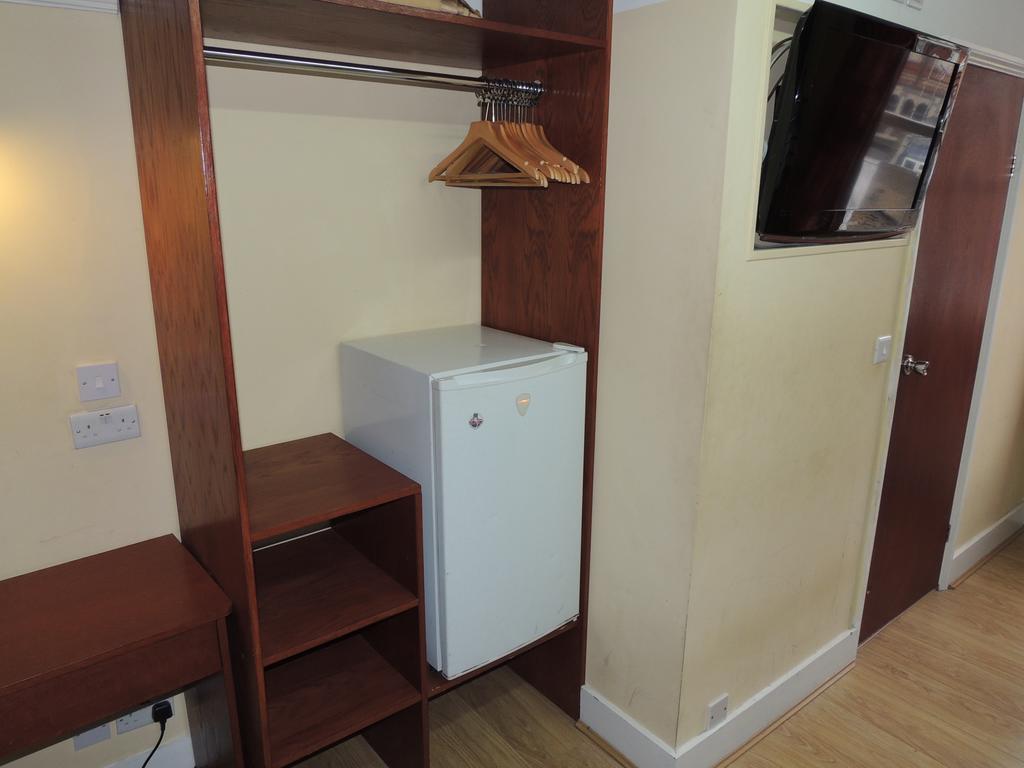 Quadruple Room with Private Bathroom,327643882:JPEG