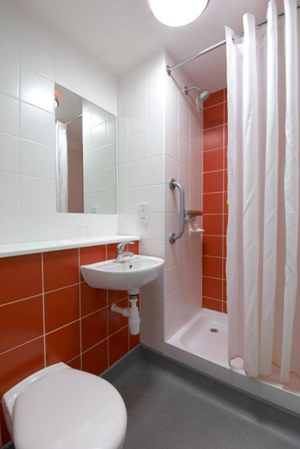 Quarto com 2 Camas de Solteiro