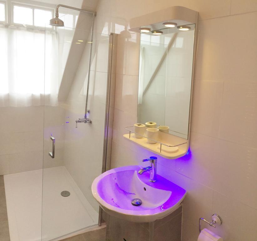 Family Room with En-Suite,205249465:JPEG