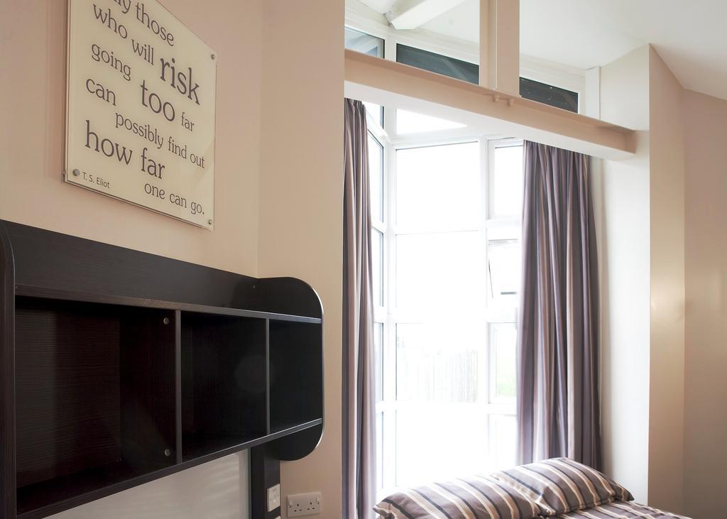 Single Ensuite Room