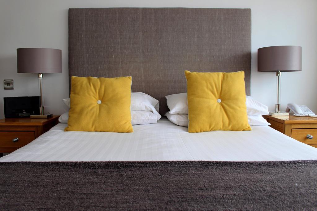 Suite,214738544:JPEG