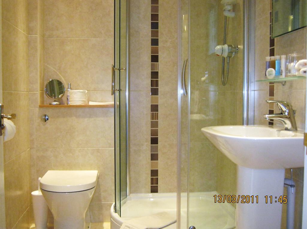 Double Room Private Bathroom,219813959:JPEG