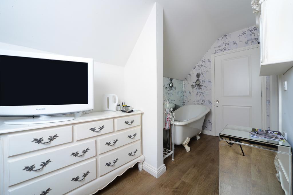 Deluxe Double Room with Bath,226683497:JPEG