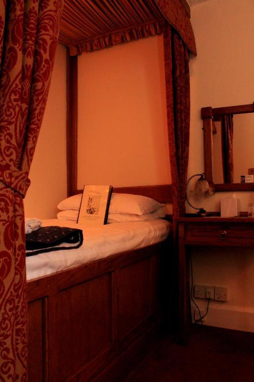 Single Room No Dogs