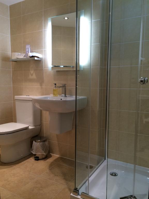 Dreibettzimmer mit Bad
