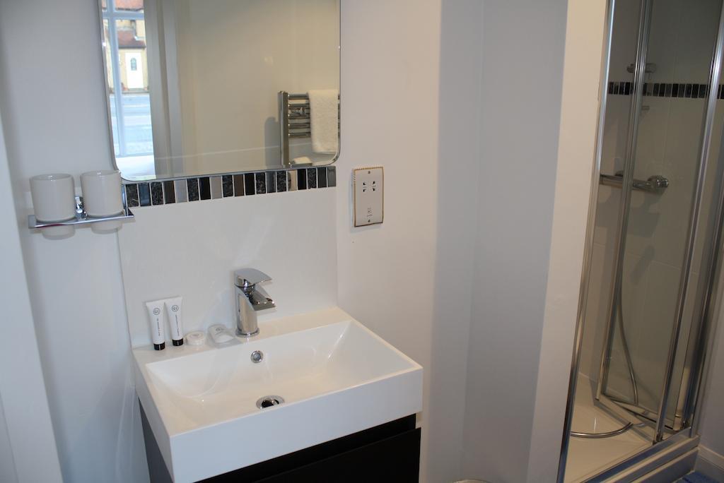 Quarto com 2 Camas de Solteiro