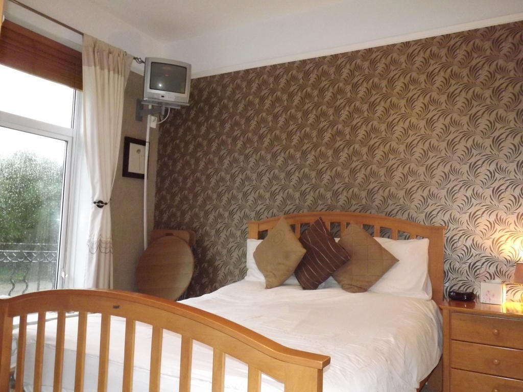 Family Room (2 Adults + 2 Children),249414489:JPEG