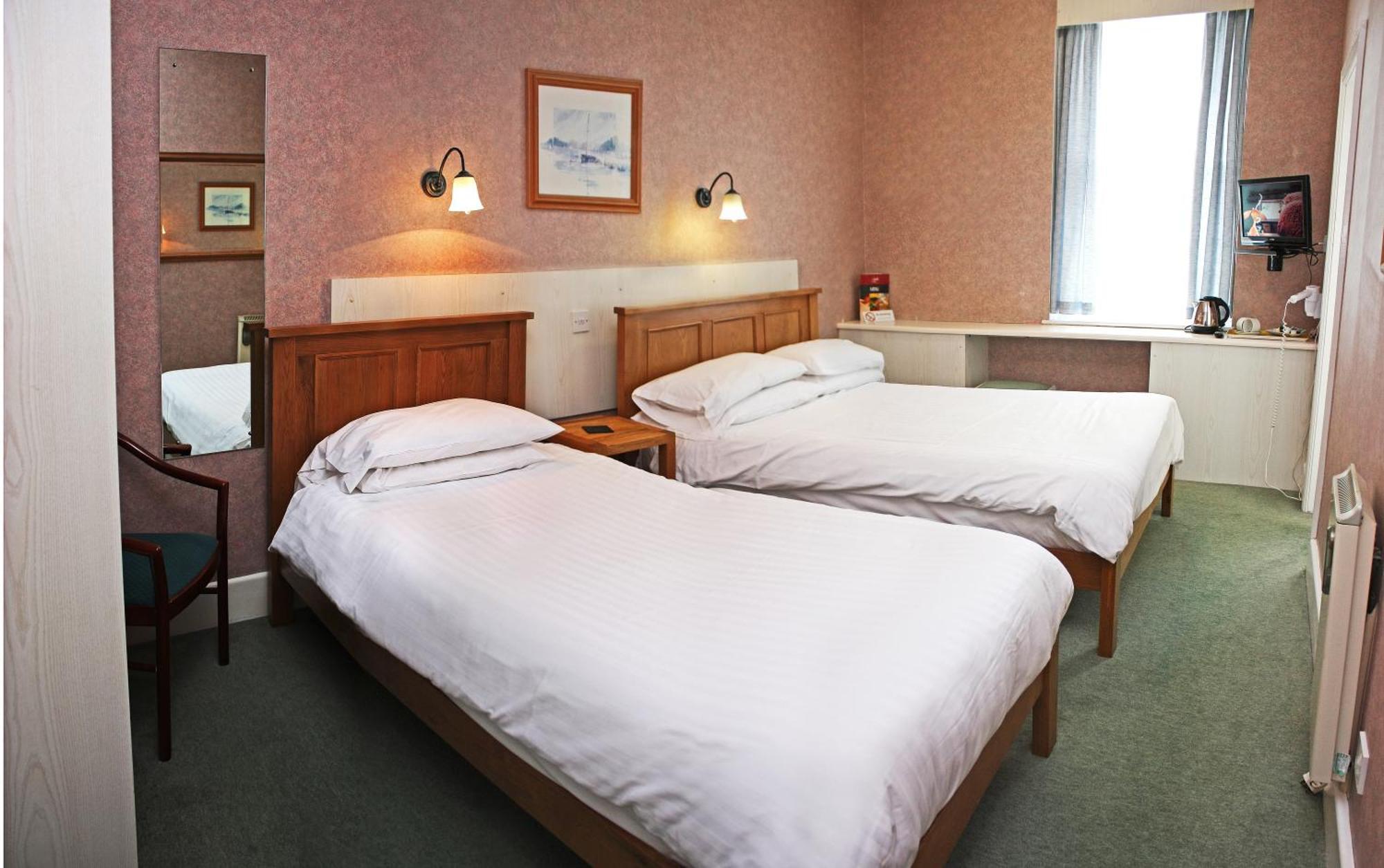 Twin Room with Shared Bathroom,917344330:JPEG