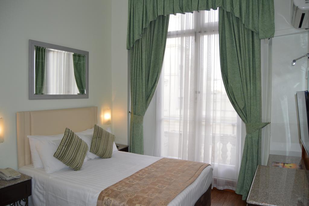 Quarto Executivo com 2 Camas de Solteiro