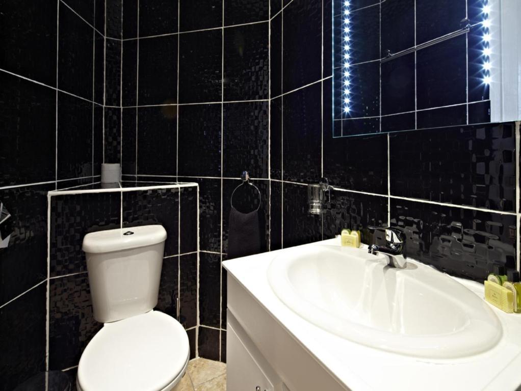 Double Room Shower,1638490702:JPEG