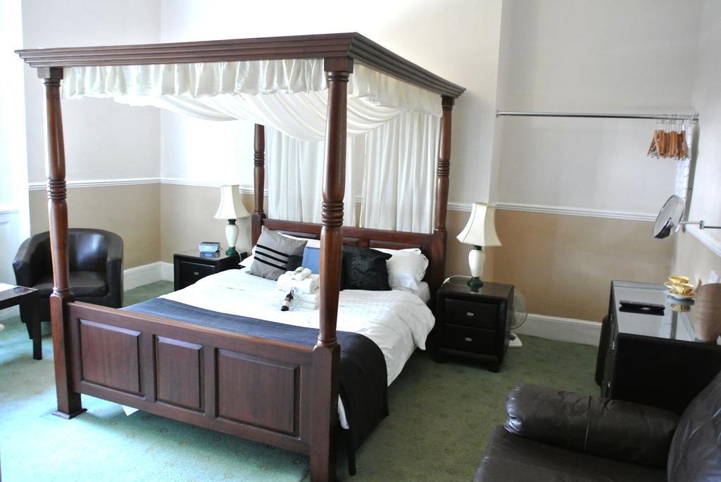 Habitación Doble Superior con cama con dosel