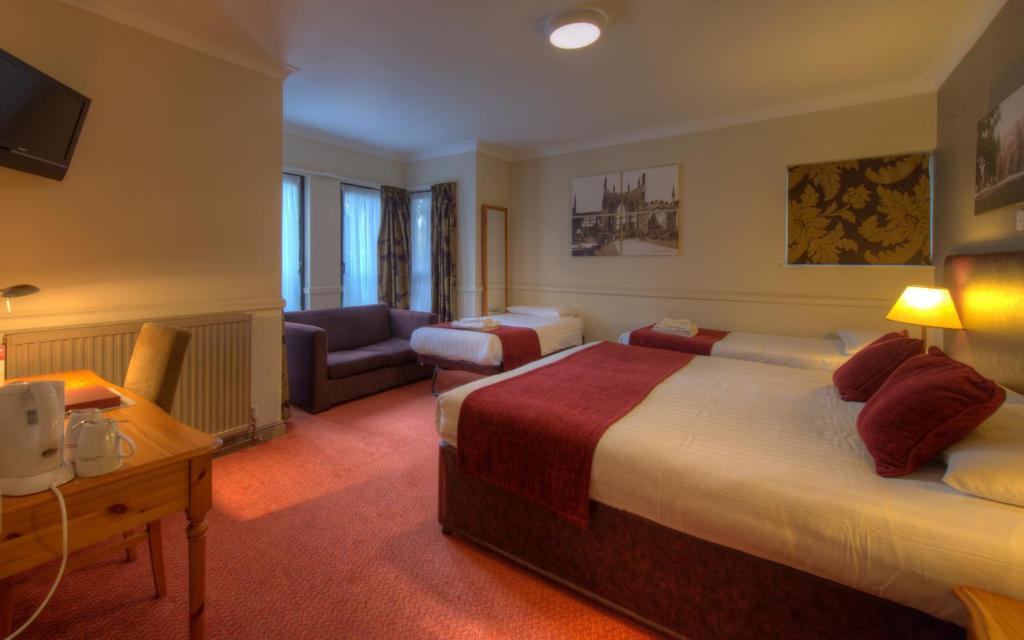 Family Room (2 Adults + 2 Children),28630499:JPEG