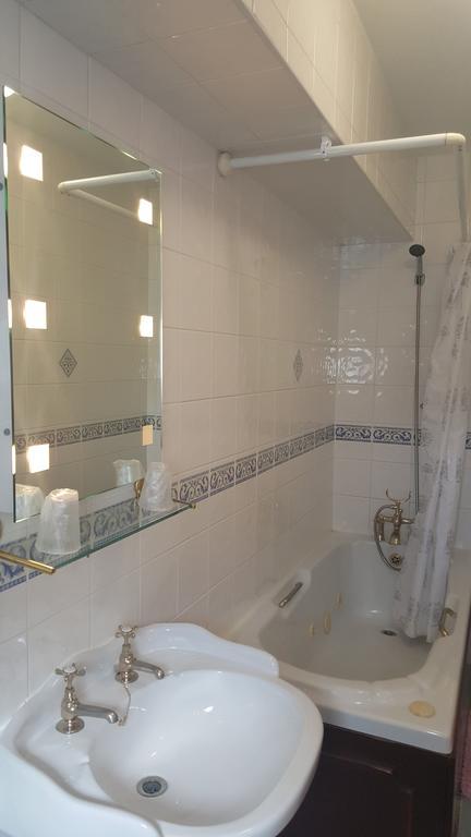 Chambre Double de Luxe avec Lit à Baldaquin