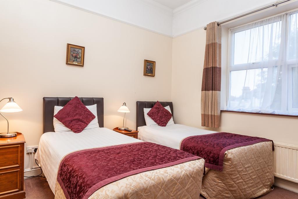 Grote Kamer met 2 Bedden