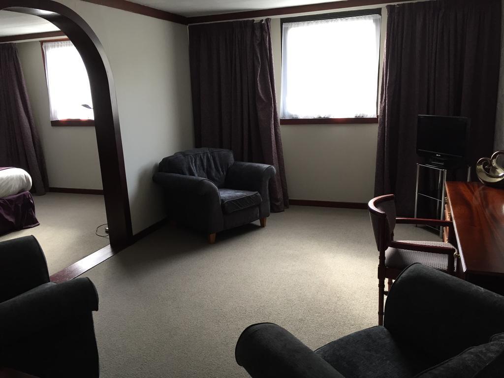 Suite,794378781:JPEG