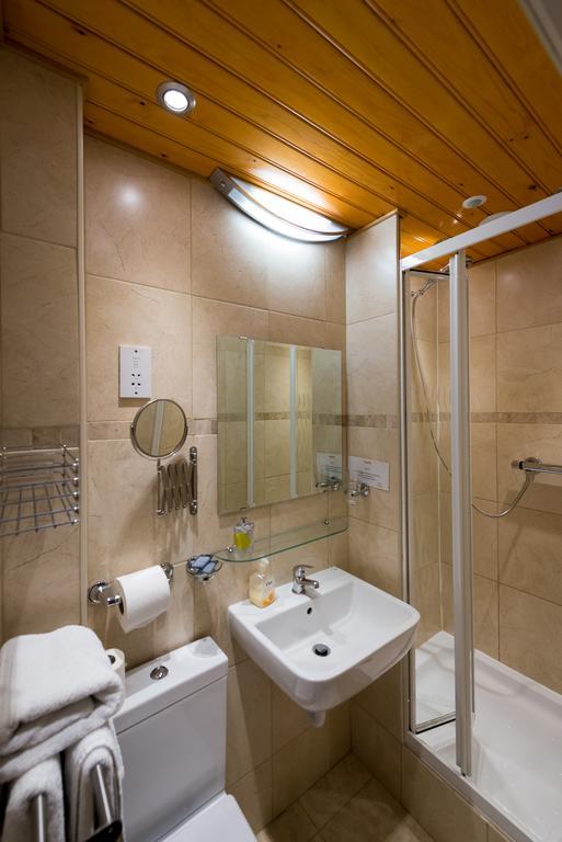 En-Suite Double Room with Extra Bed,703846987:JPEG