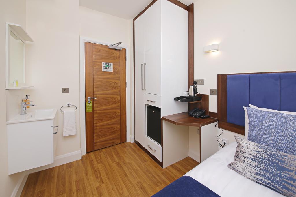 Single Room Shared Shower Toilet,439469028:JPEG