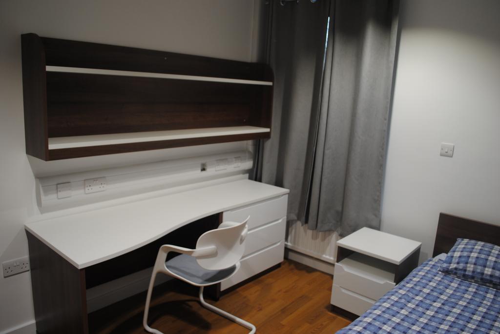 Quarto Individual Standard com Casa de Banho Partilhada