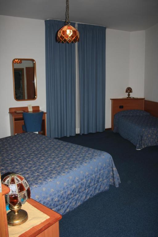 Economy Double En-Suite Room,46832689:JPEG