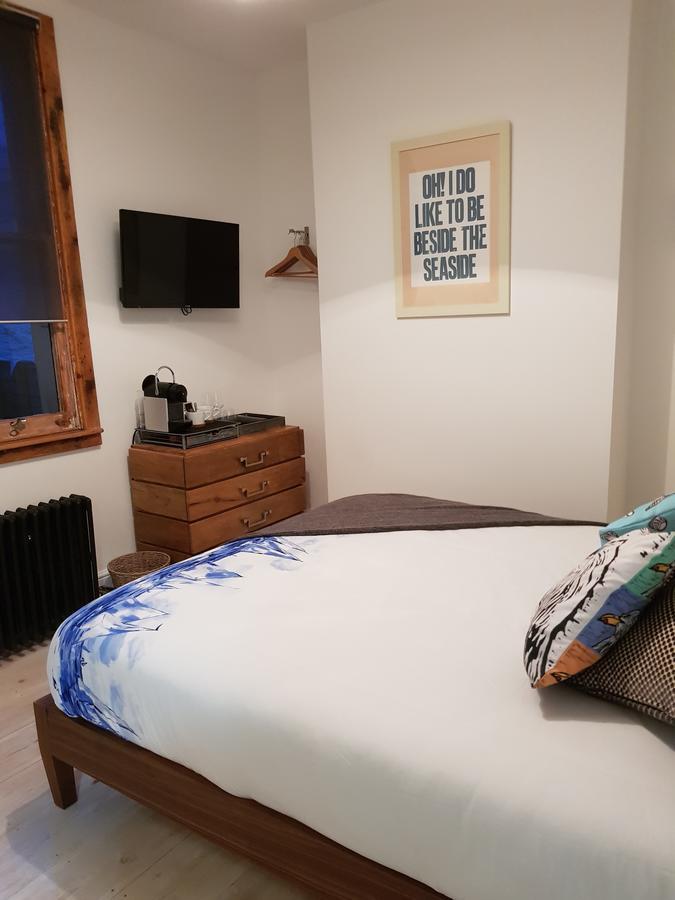 Deluxe King Room with Shower