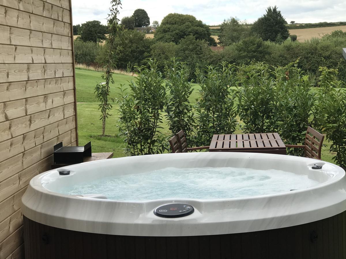 Deluxe Hot Tub Lodge