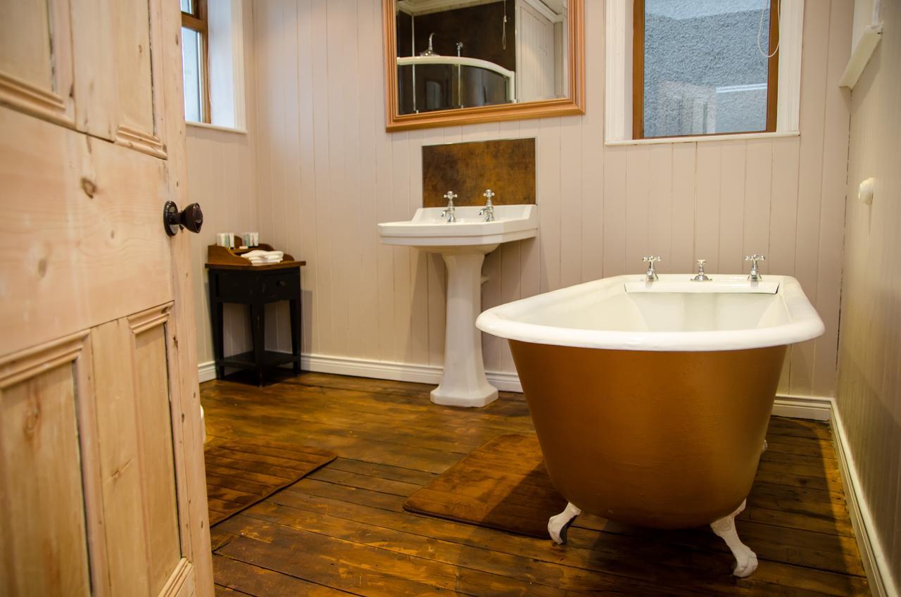 Deluxe Double Room with Bath,548777748:JPEG