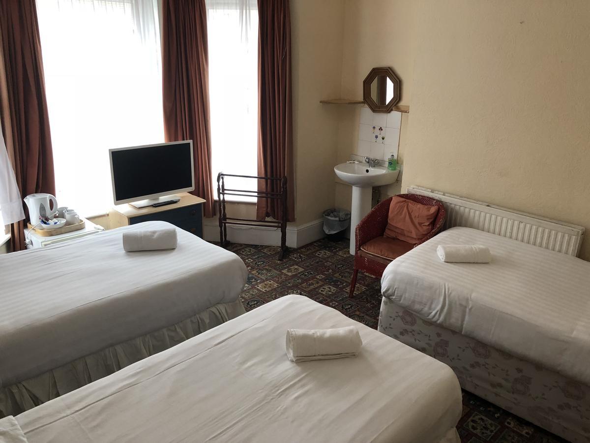 Chambre Triple avec Salle de Bains Commune