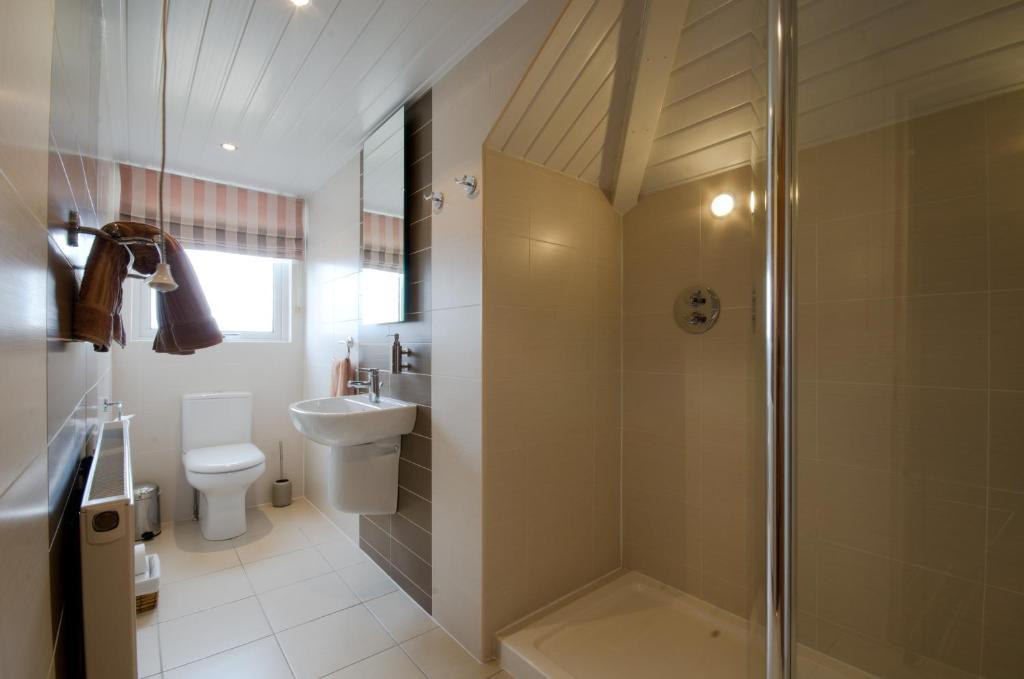 Family Room with Shared Bathroom (2 Double Beds),228200723:JPEG