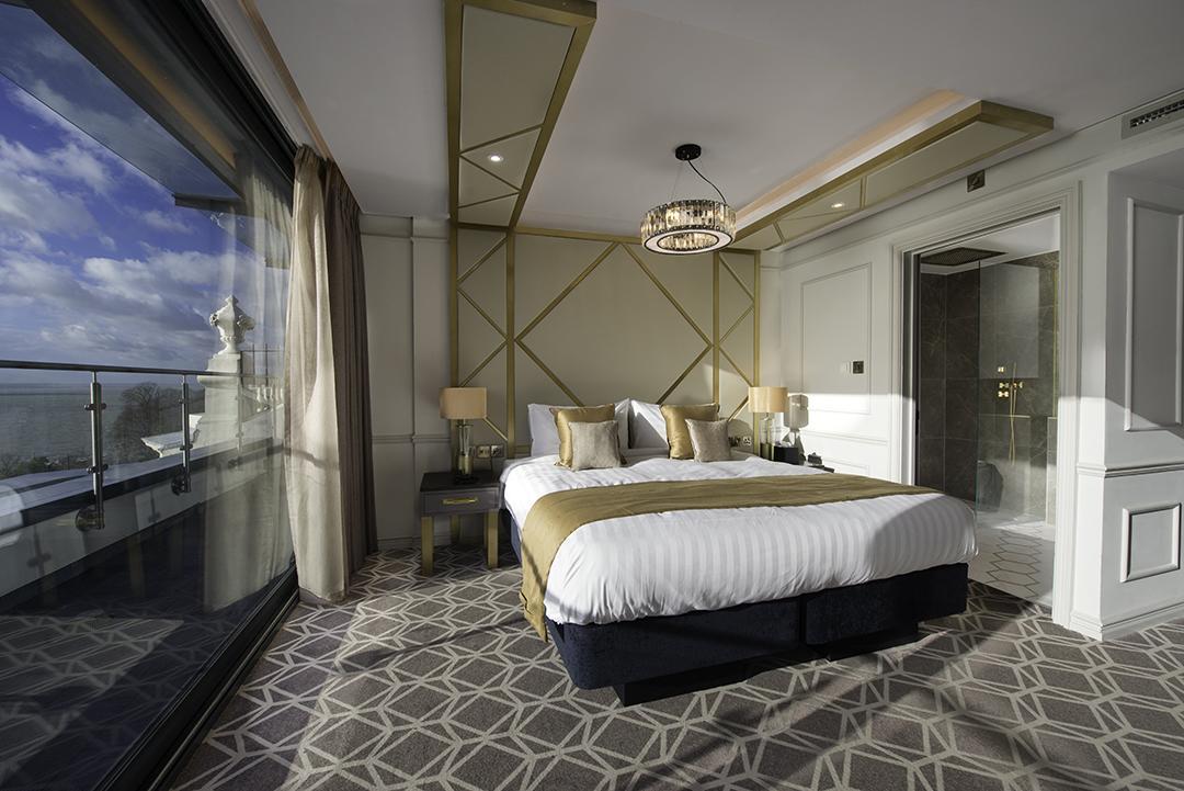 Calm Super King Estuary Suite
