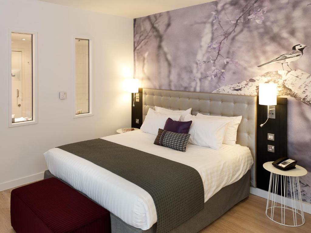 Premium Room with Runway View