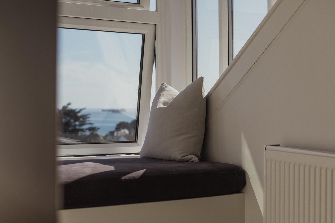 Zimmer mit Queensize-Bett und Meerblick