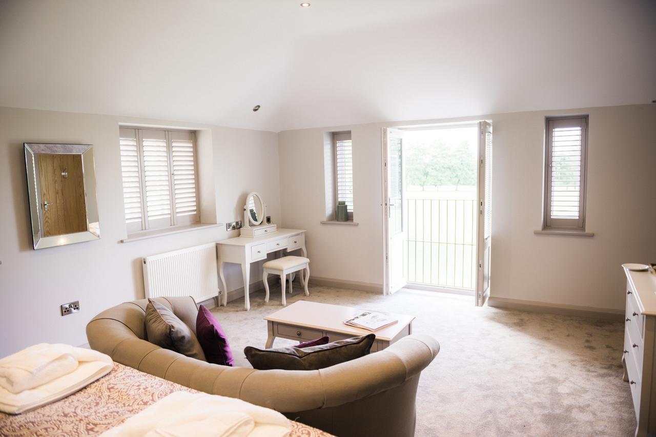 King Room with Lake View,615776745:JPEG