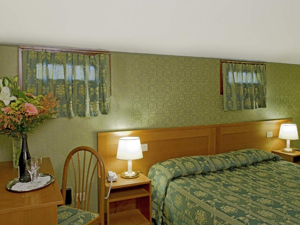 Bateman/Sitwell Suite