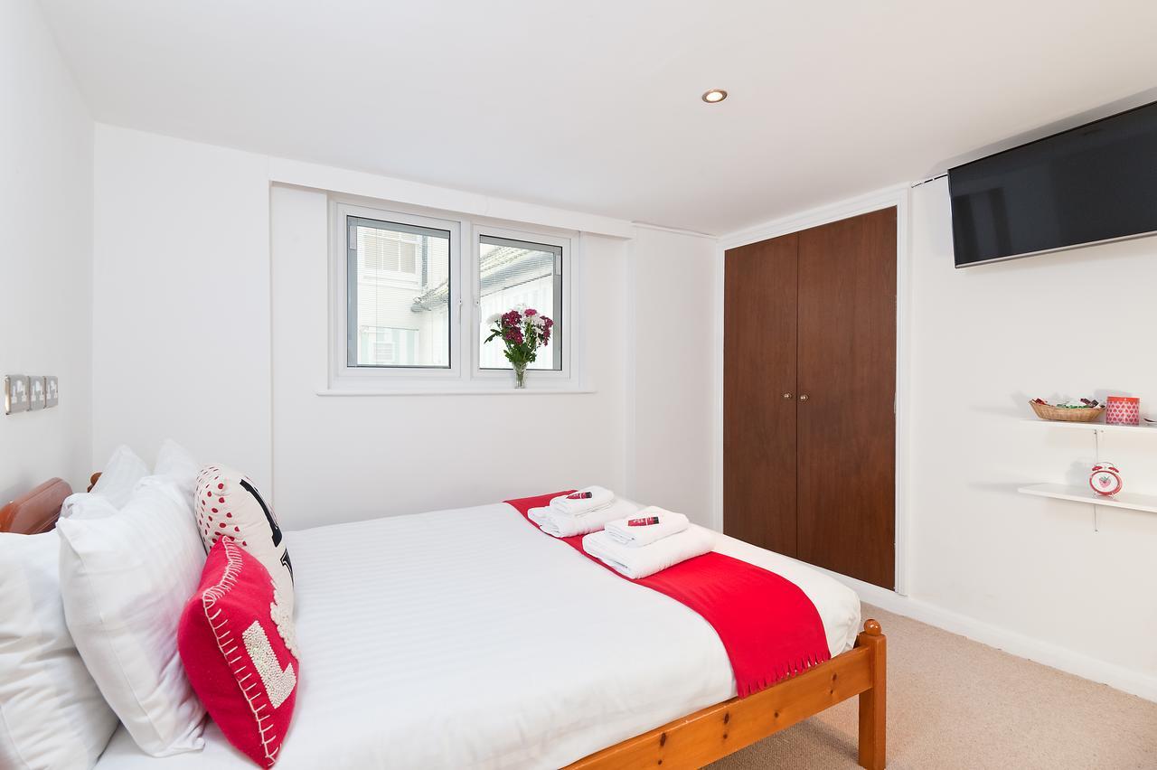 Small Double Room with Shower and Shared Toilet,698452035:JPEG