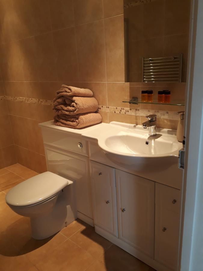 Family Room with Shower,630860451:JPEG