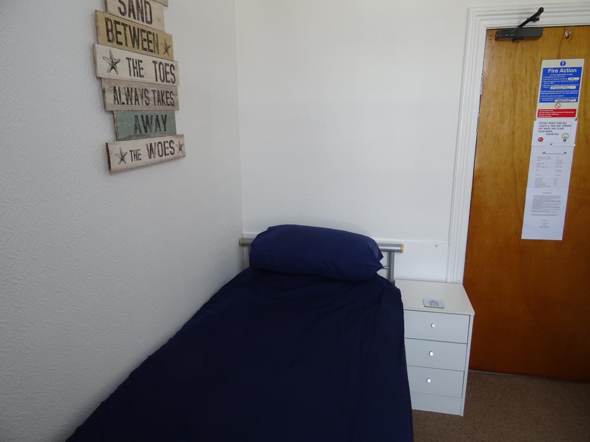 Single Room with Shared Bathroom