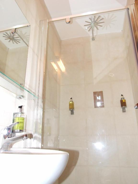 Quarto Duplo